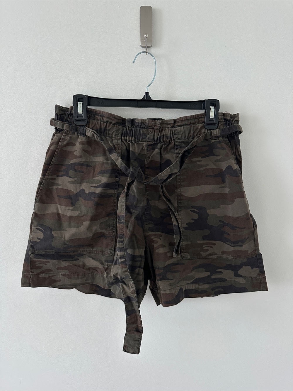 Sanctuary Women's Camo Drawstring Cargo Shorts - Olive Camouflage